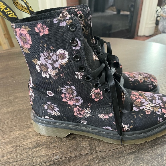 Rare Dr. Martens Beckett  combat Boots NWOT size 38/ 7 - Picture 3 of 11